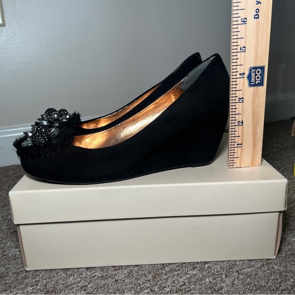 BCBGeneration Telly Women’s Suede Wedges Heels Shoes 7 M Embellishment Shoes - Picture 3 of 5